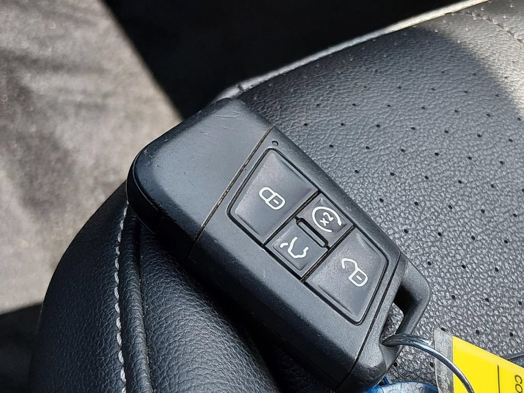 Used 2023 Volkswagen Tiguan SE R-Line FWD image 25