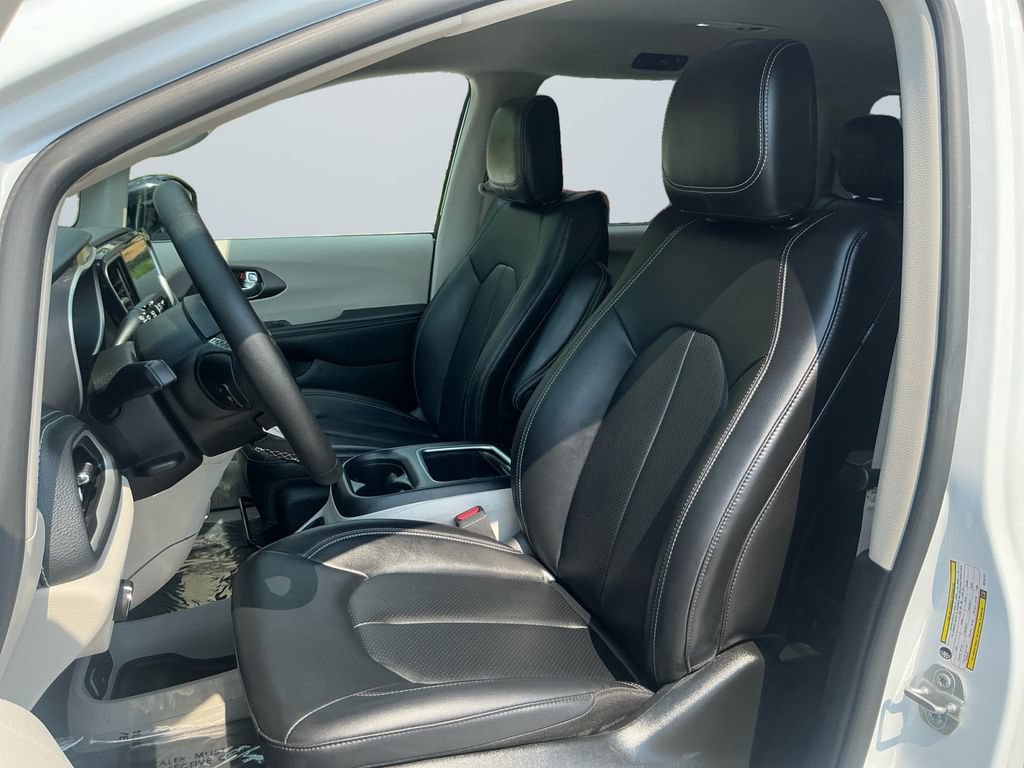 Used 2024 Chrysler Pacifica Limited FWD image 10