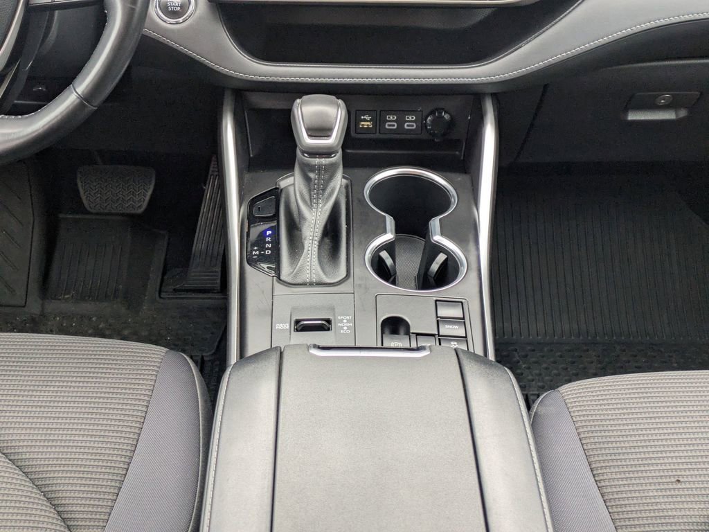 Used 2023 Toyota Highlander LE image 21