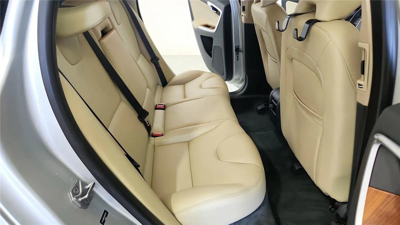 Used 2017 Volvo XC60 T5 Inscription w/ Preferred Option Package AWD/4WD image 38