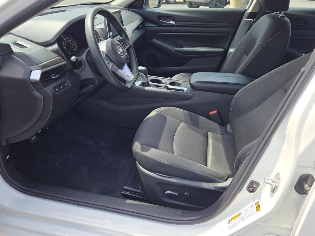 Used 2025 Nissan Altima 2.5 SV FWD image 26