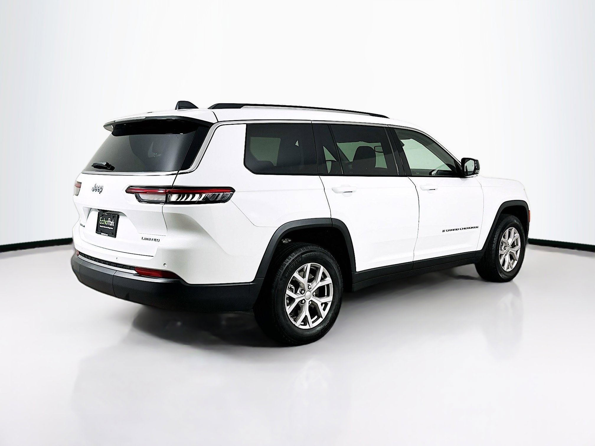 Used 2022 Jeep Grand Cherokee L Limited AWD/4WD image 9