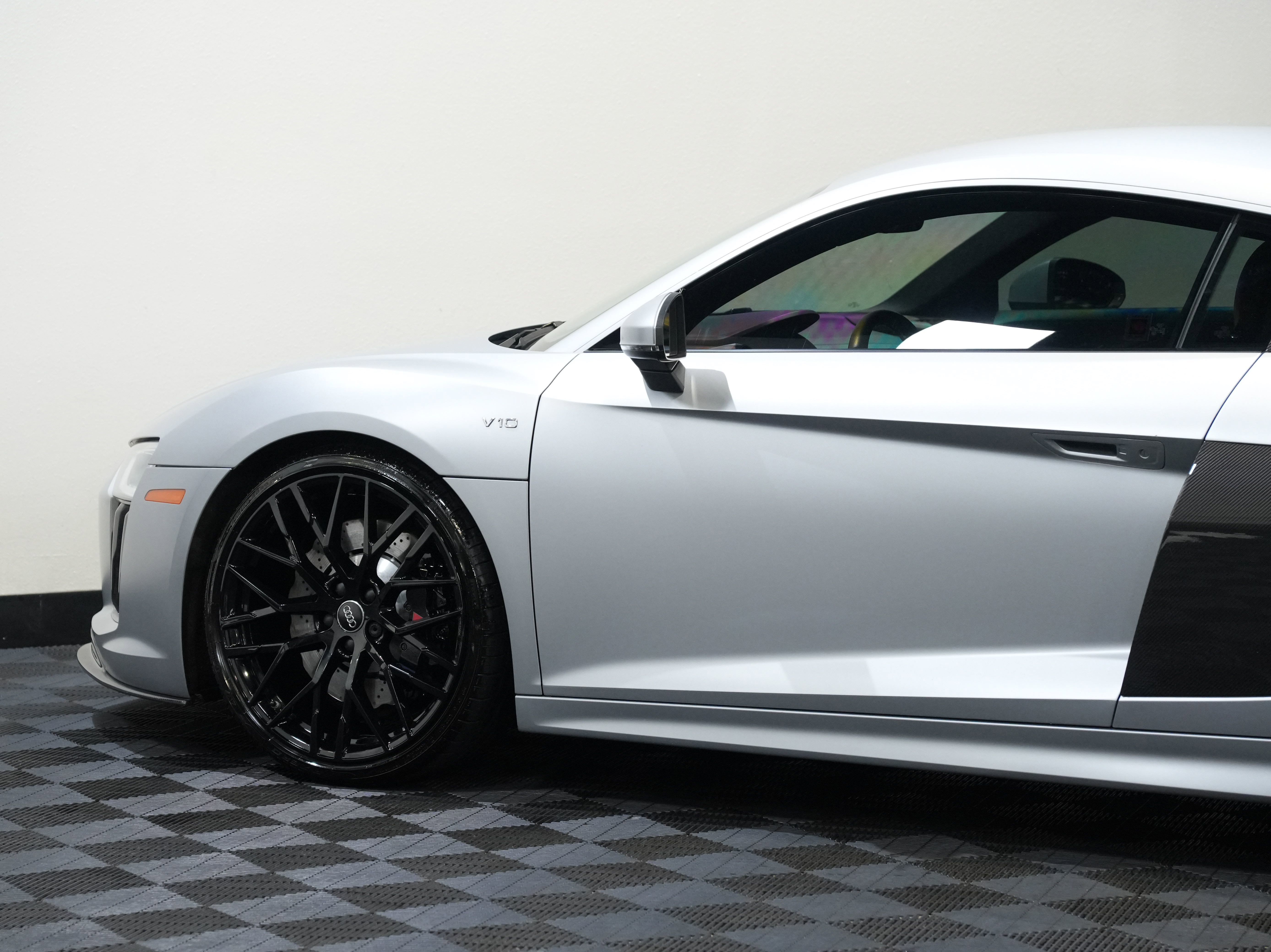 Used 2017 Audi R8 V10 w/ Carbon Exterior Package AWD/4WD image 20