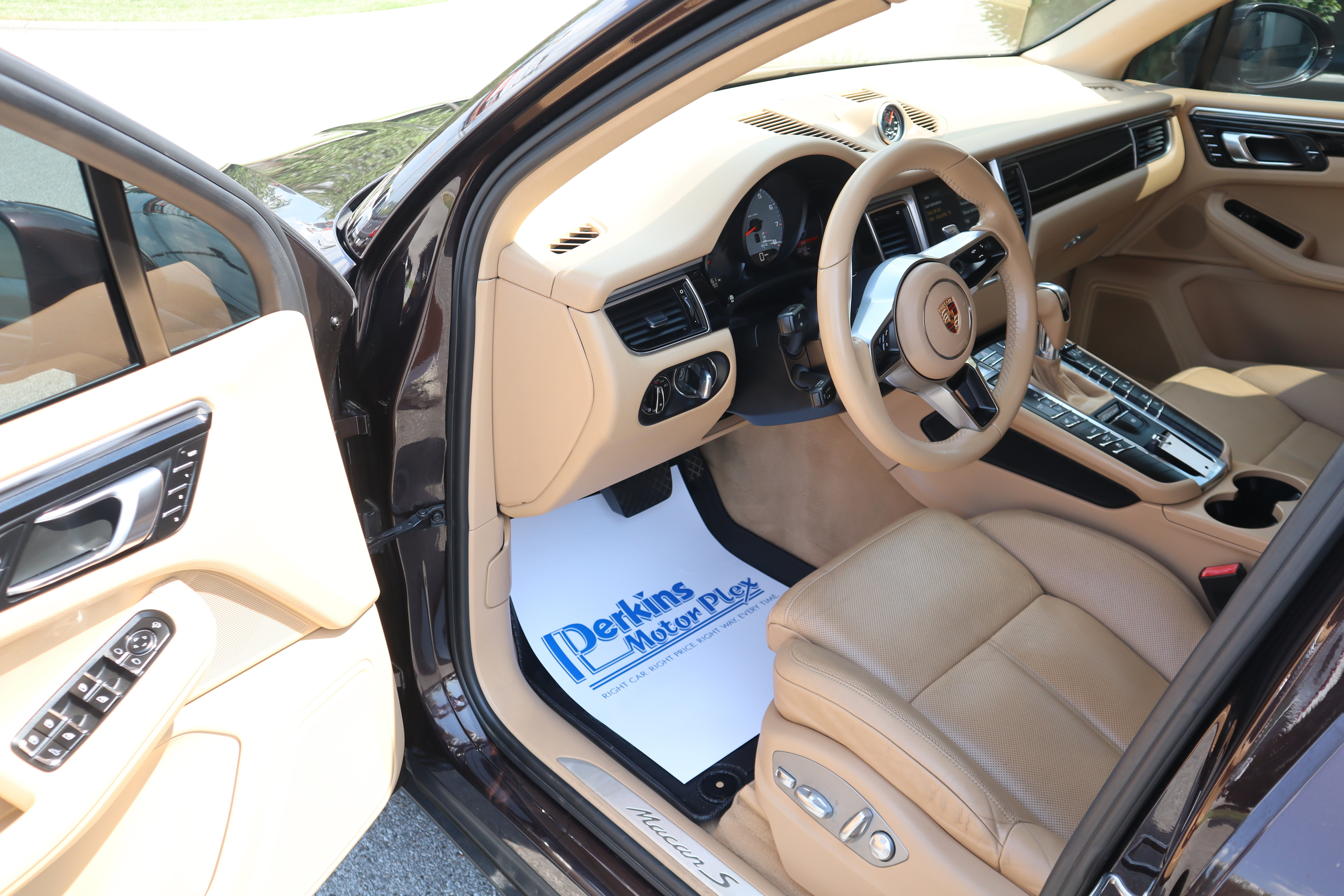 Used 2015 Porsche Macan S AWD/4WD image 3