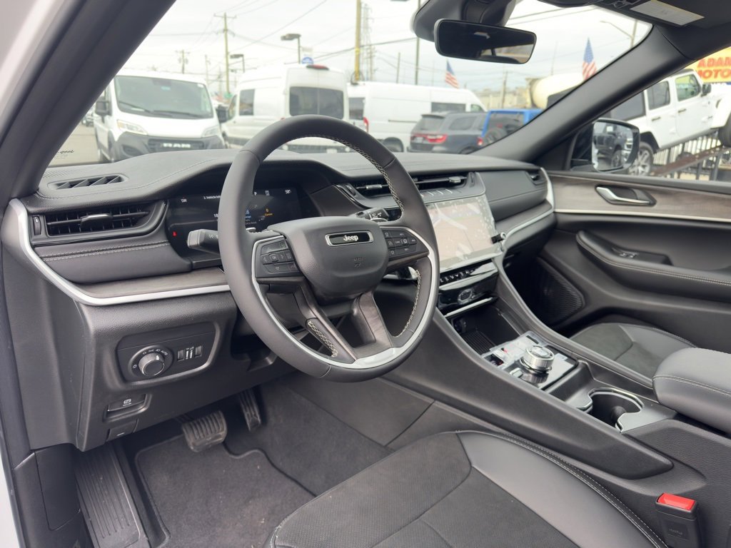 New 2026 Jeep Grand Cherokee Laredo image 12