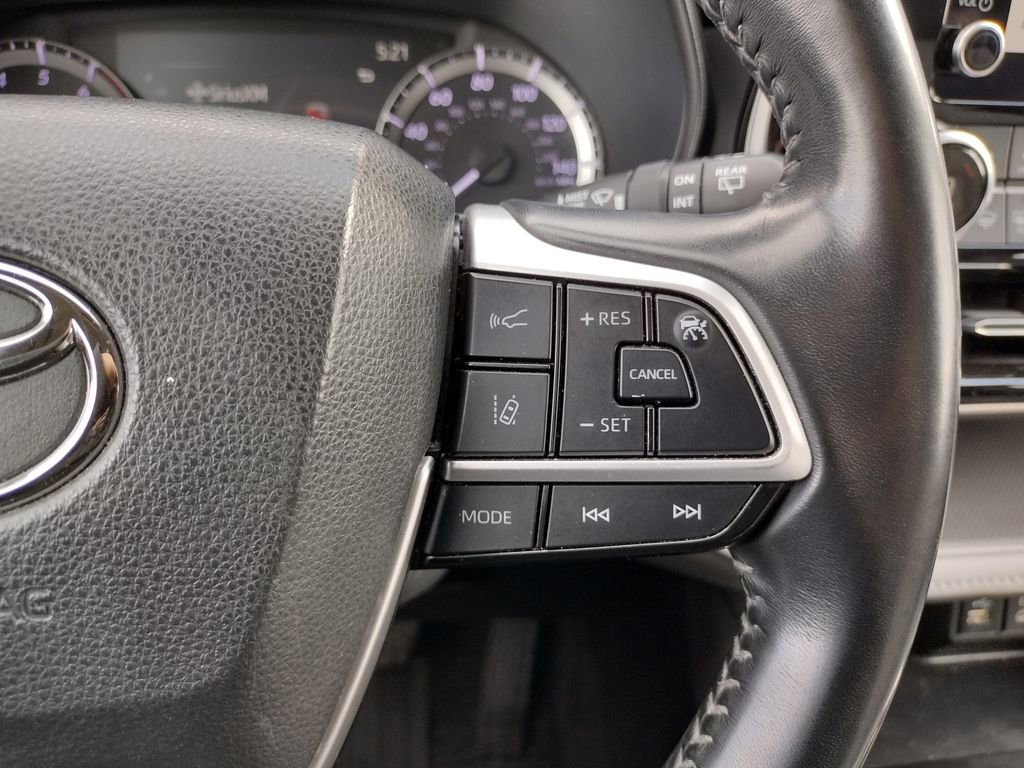 Used 2023 Toyota Highlander LE FWD image 29