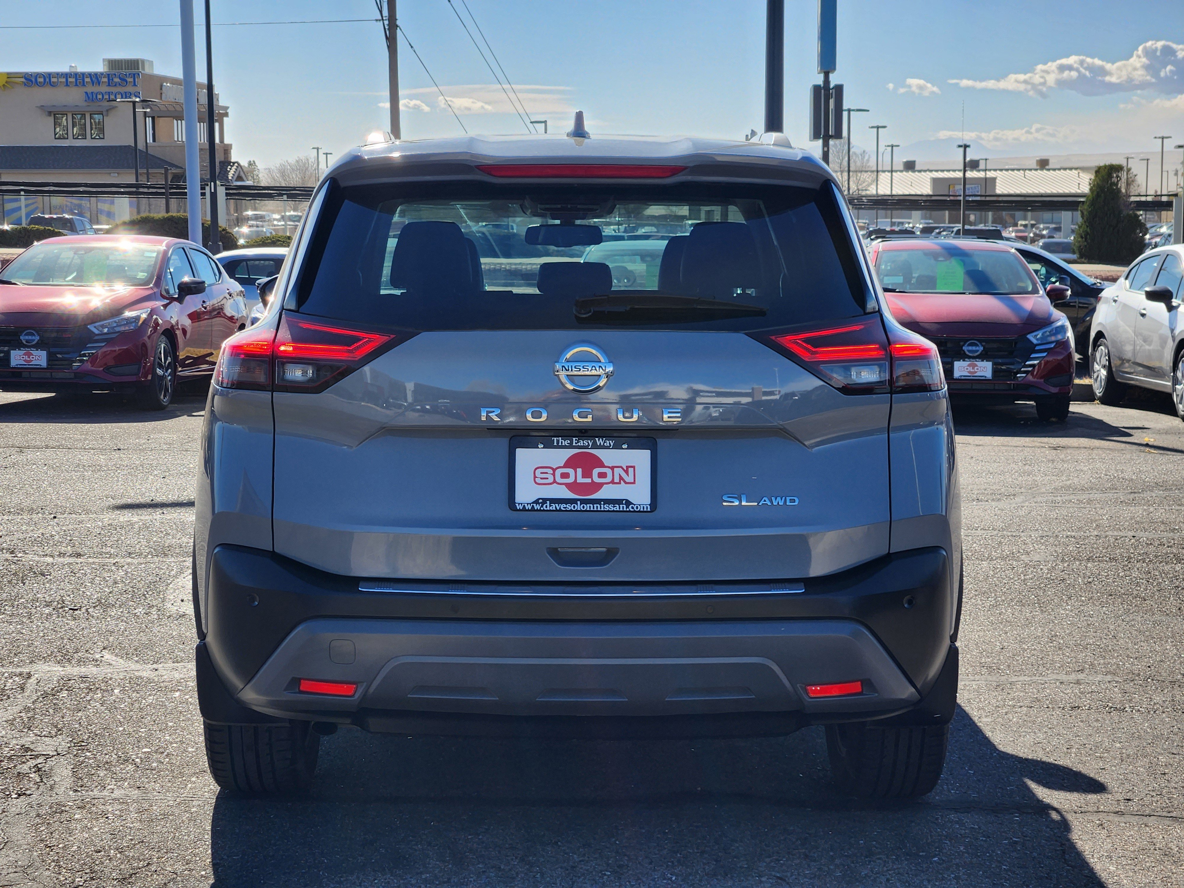 Used 2021 Nissan Rogue SL w/ Premium Package image 4