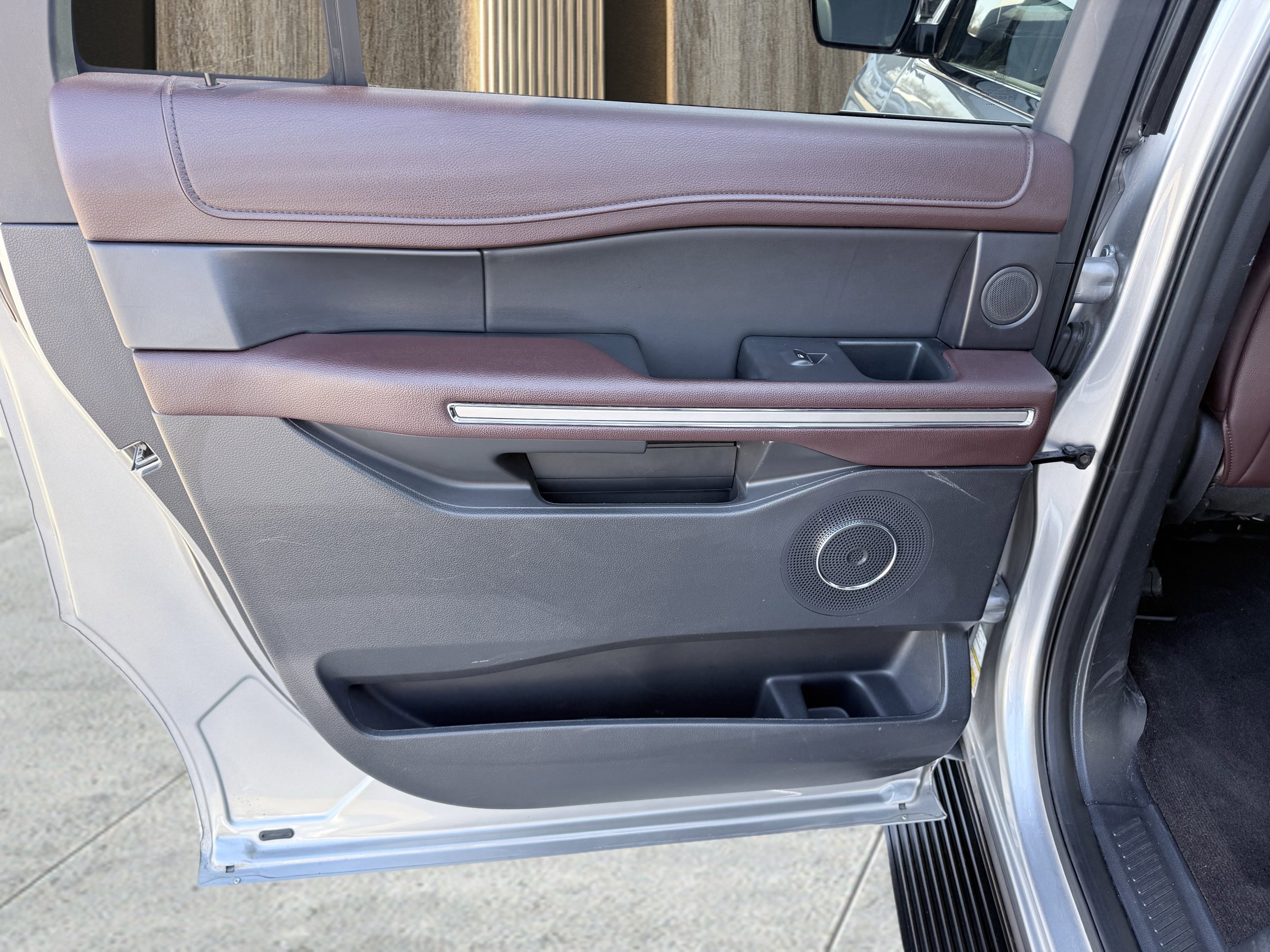 Used 2023 Ford Expedition Max Limited image 33