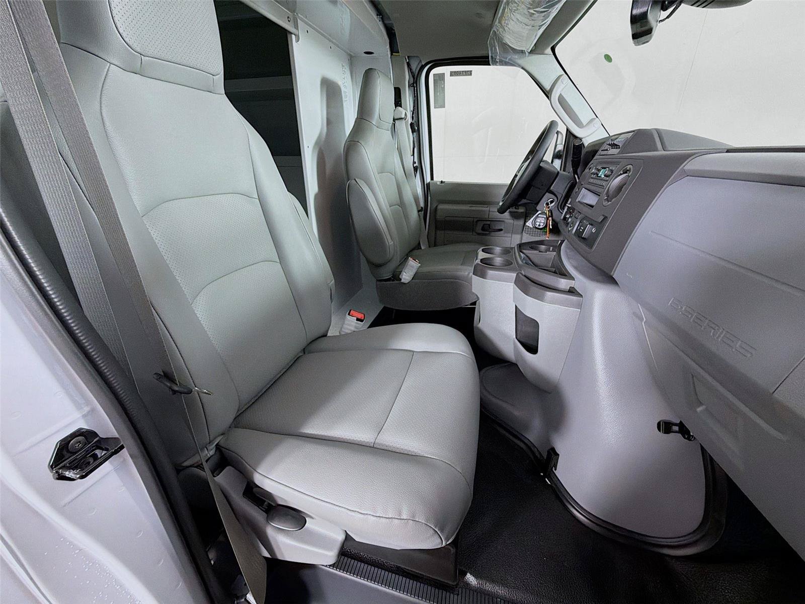 New 2027 Ford E-350 and Econoline 350 Super Duty w/ Power Equipment Group RWD image 26