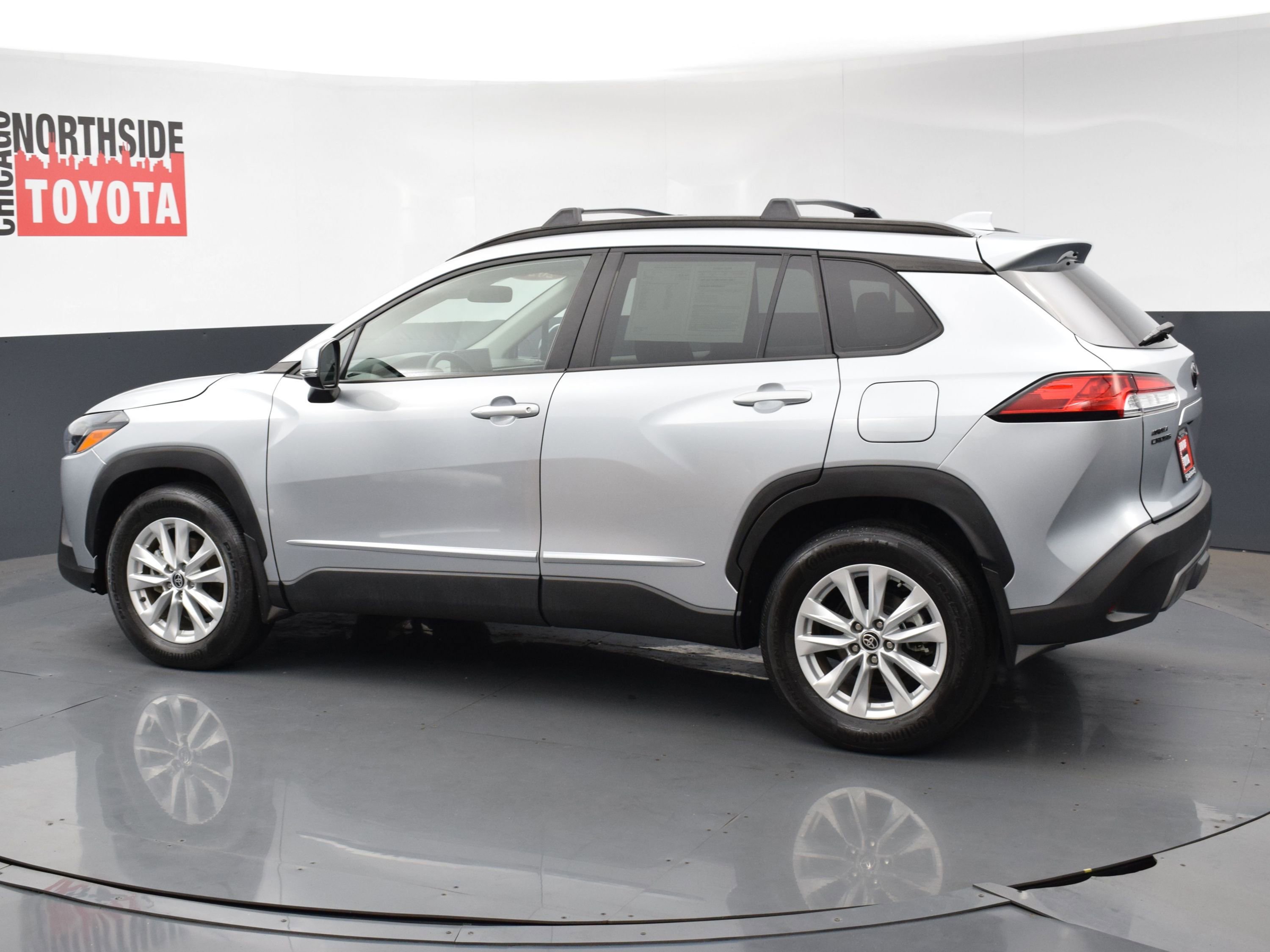 Used 2023 Toyota Corolla Cross LE w/ Black Badges Package (TMS) video 2