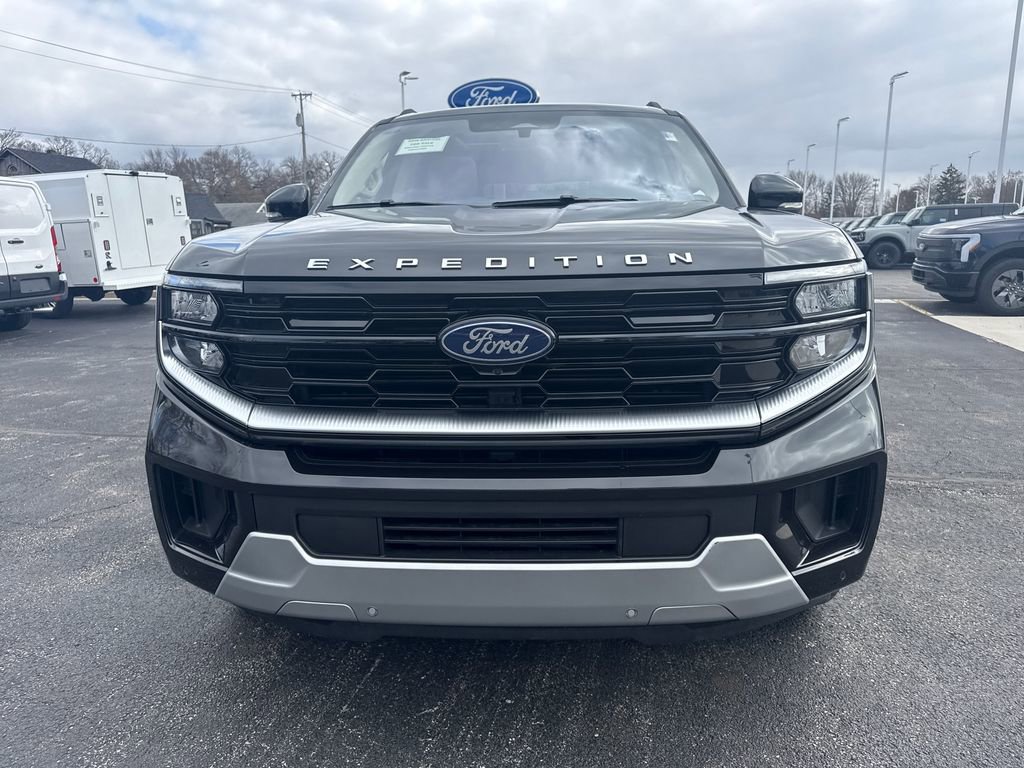 Used 2025 Ford Expedition Max Platinum w/ Driver's Package image 3