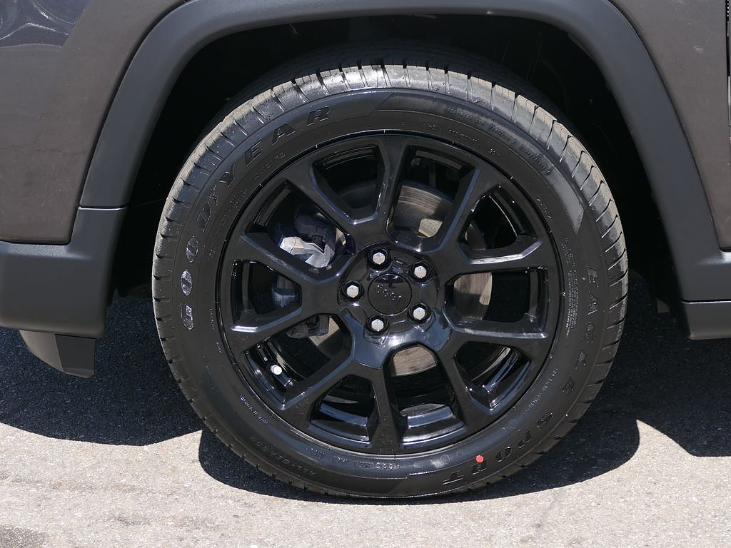 Used 2022 Jeep Compass Latitude FWD image 8