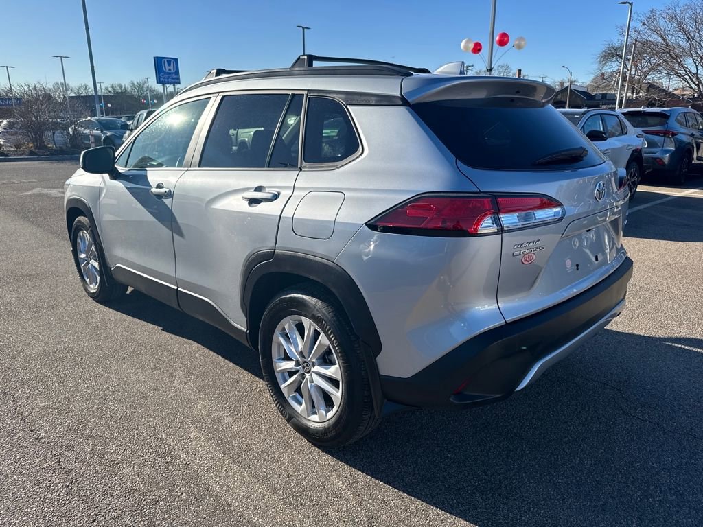 Used 2024 Toyota Corolla Cross LE image 5