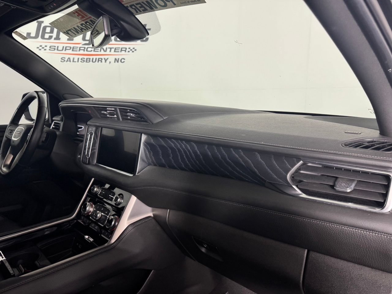 Used 2022 GMC Yukon Denali AWD/4WD image 37