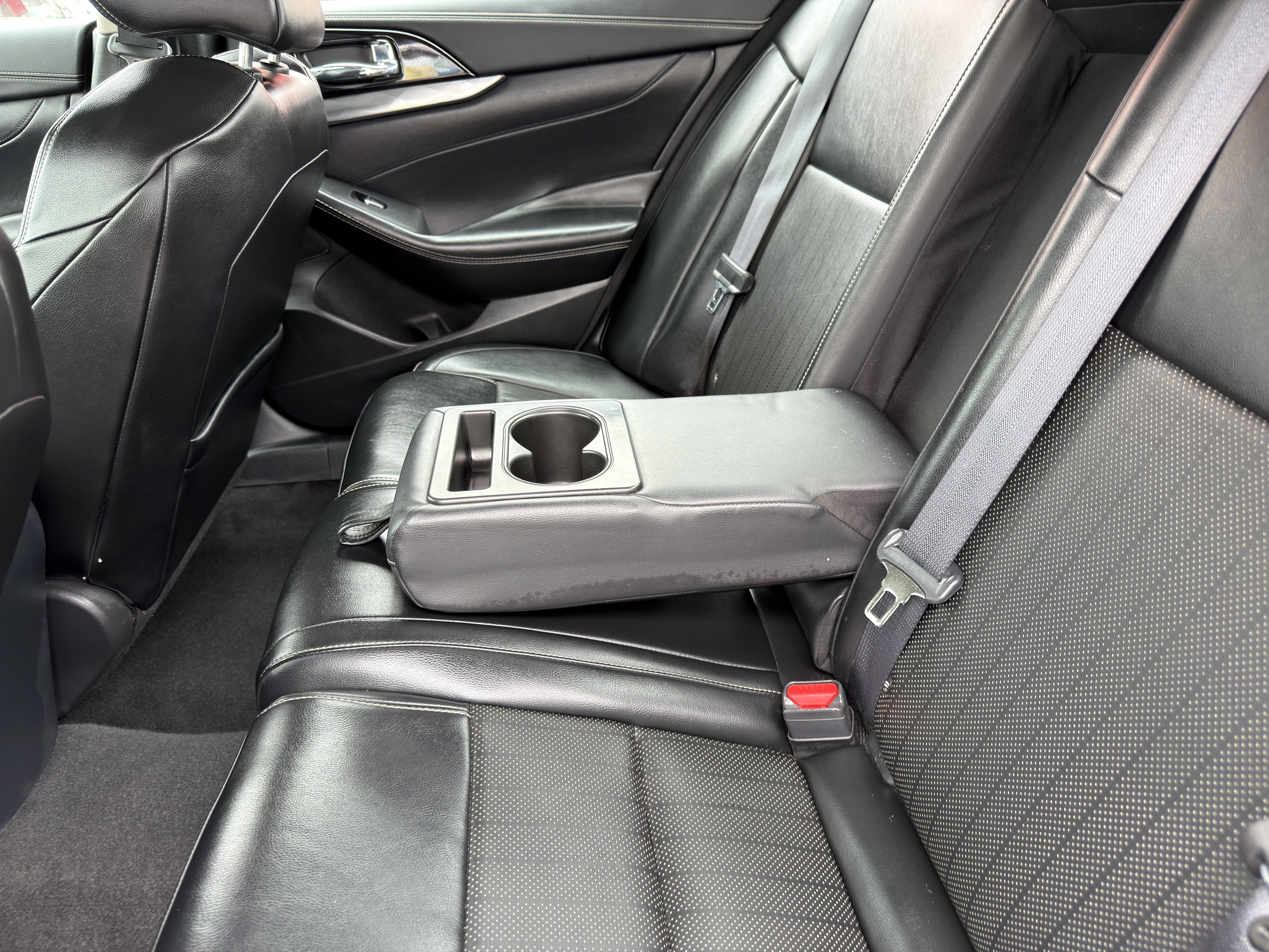 Used 2023 Nissan Maxima SV w/ Floor Mat Group FWD image 18