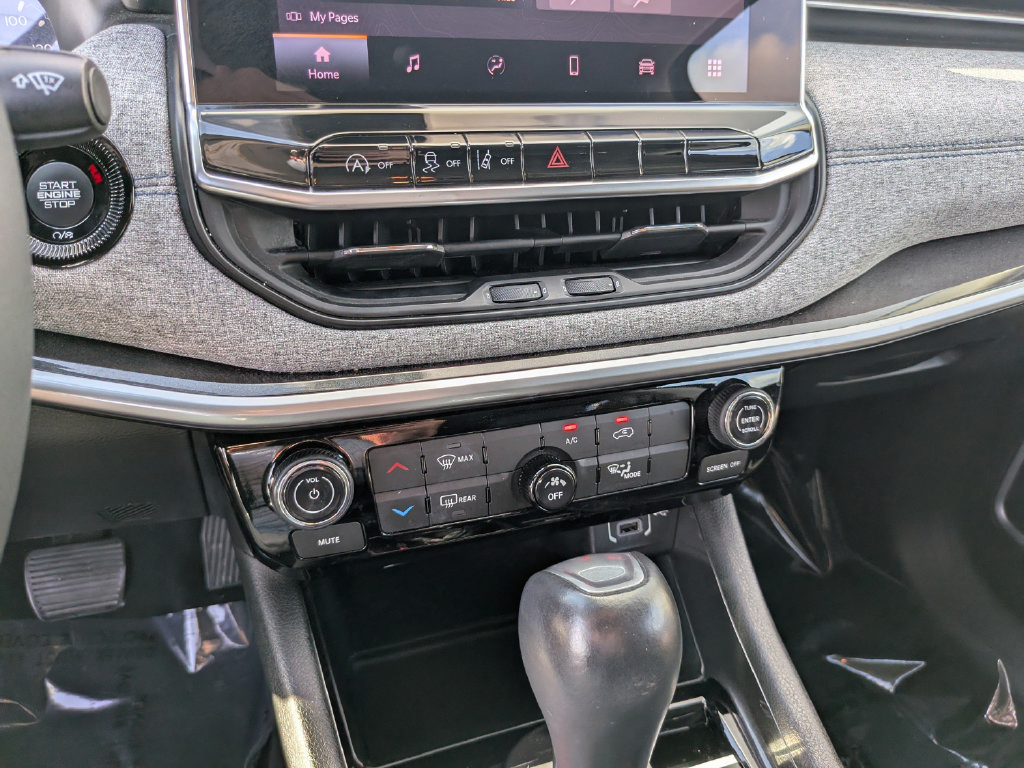 Used 2022 Jeep Compass Latitude FWD image 22