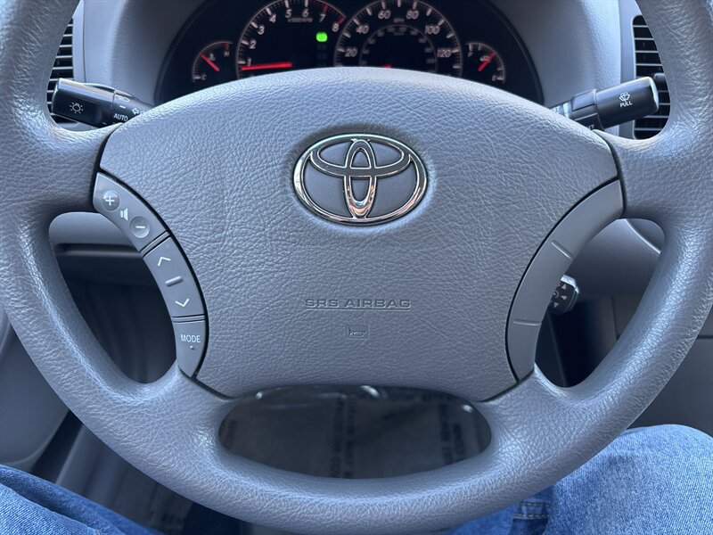 Used 2005 Toyota Camry LE image 44