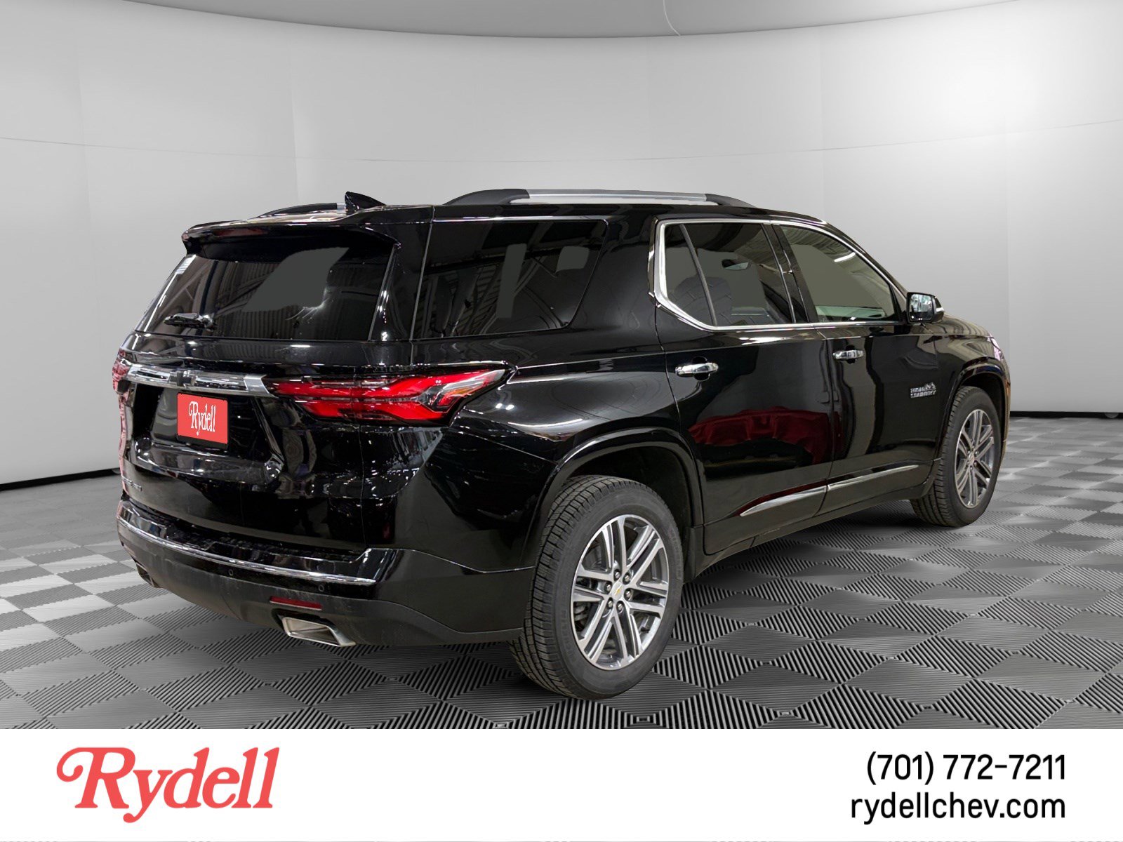 Used 2023 Chevrolet Traverse High Country w/ LPO, Floor Liner Package image 5