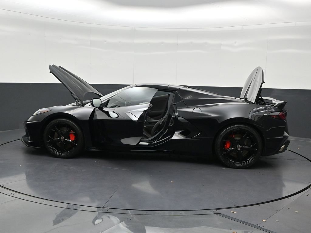 Used 2021 Chevrolet Corvette Stingray Premium Conv w/ Z51 Performance Package RWD image 32