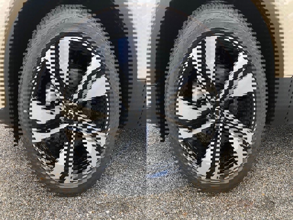 New 2026 Volvo XC40 B5 Ultra w/ Protection Package Premier image 9