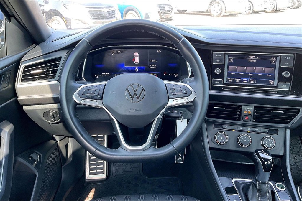 Used 2024 Volkswagen Jetta Sport image 8