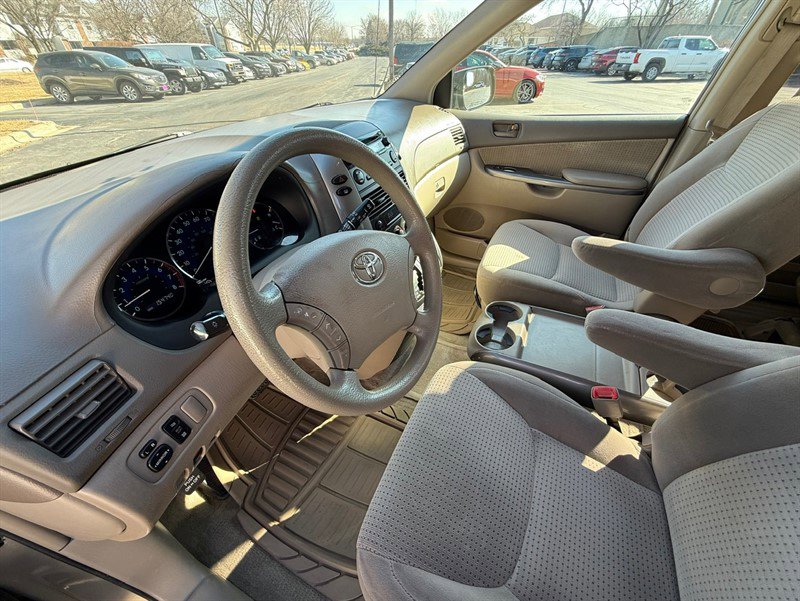 Used 2006 Toyota Sienna CE image 15