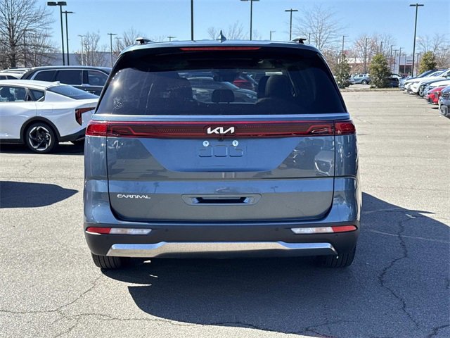 Used 2024 Kia Carnival SX Prestige image 3