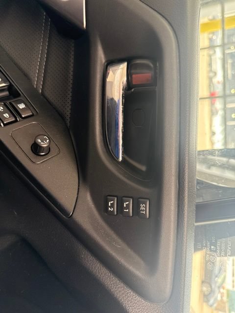 Used 2017 Subaru Forester 2.5i Touring AWD/4WD image 17