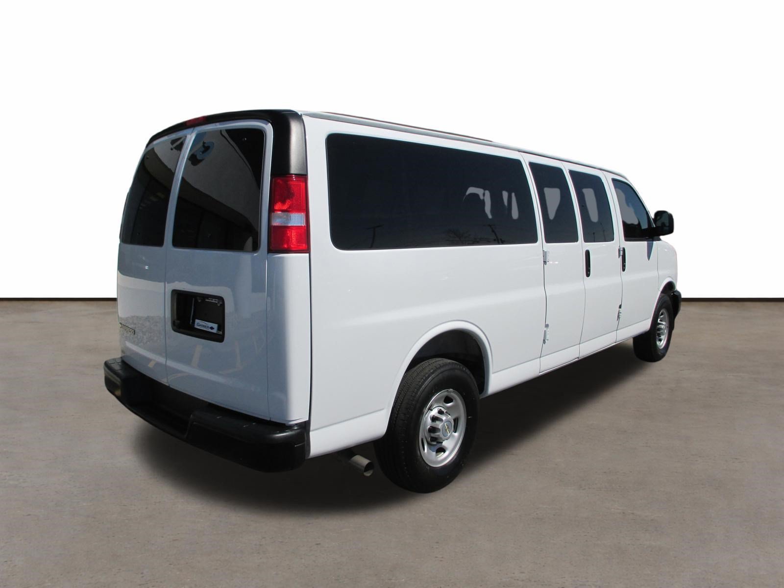Used 2025 Chevrolet Express 3500 LS RWD image 3