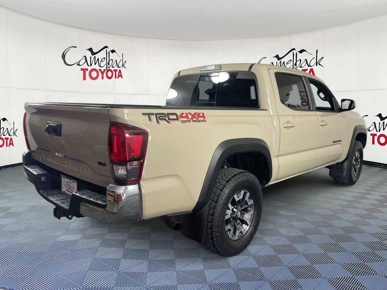 Used 2019 Toyota Tacoma TRD Off-Road image 8