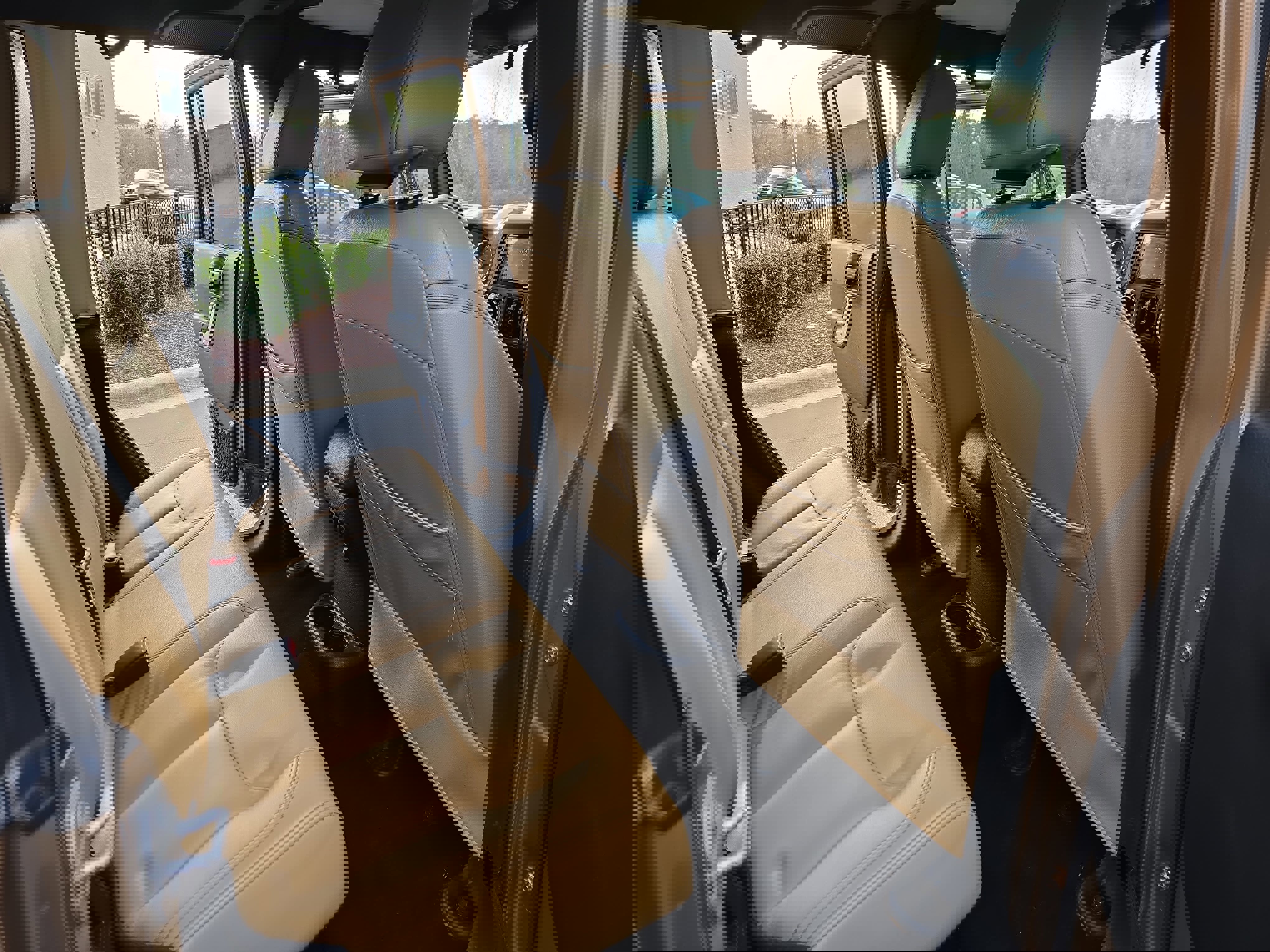 Used 2015 Jeep Wrangler Unlimited Sahara w/ Connectivity Group image 11