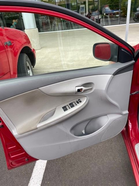 Used 2010 Toyota Corolla LE FWD image 9