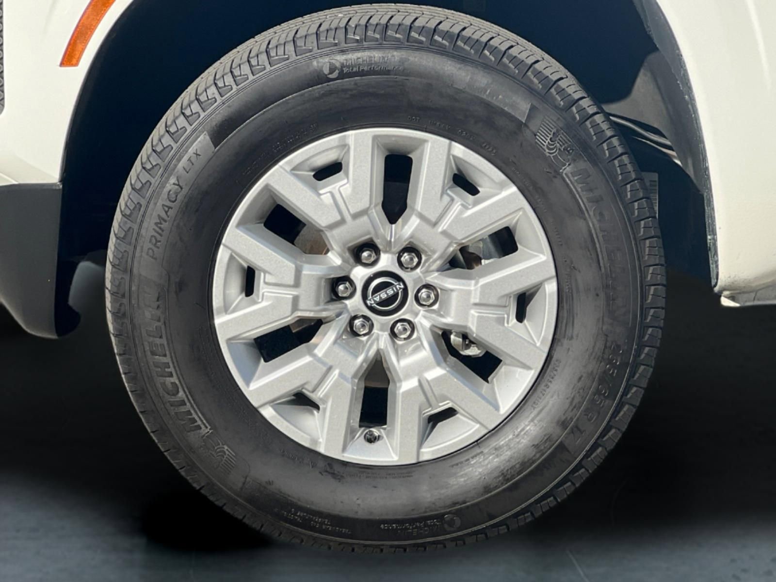 Used 2024 Nissan Frontier SV w/ SV Convenience Package image 24