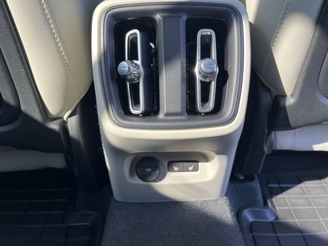 Used 2024 Volvo XC40 B5 Plus w/ Protection Package Premier image 19