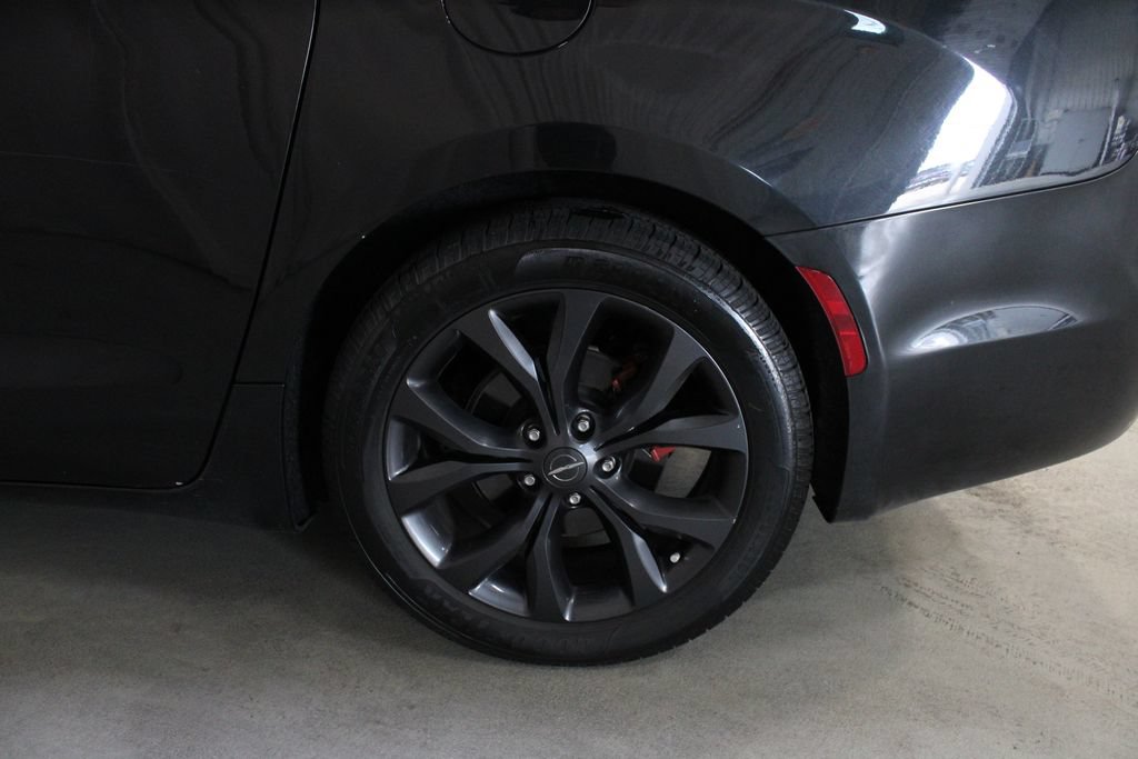 Used 2019 Chrysler Pacifica Touring-L Plus w/ S Appearance Package FWD image 28
