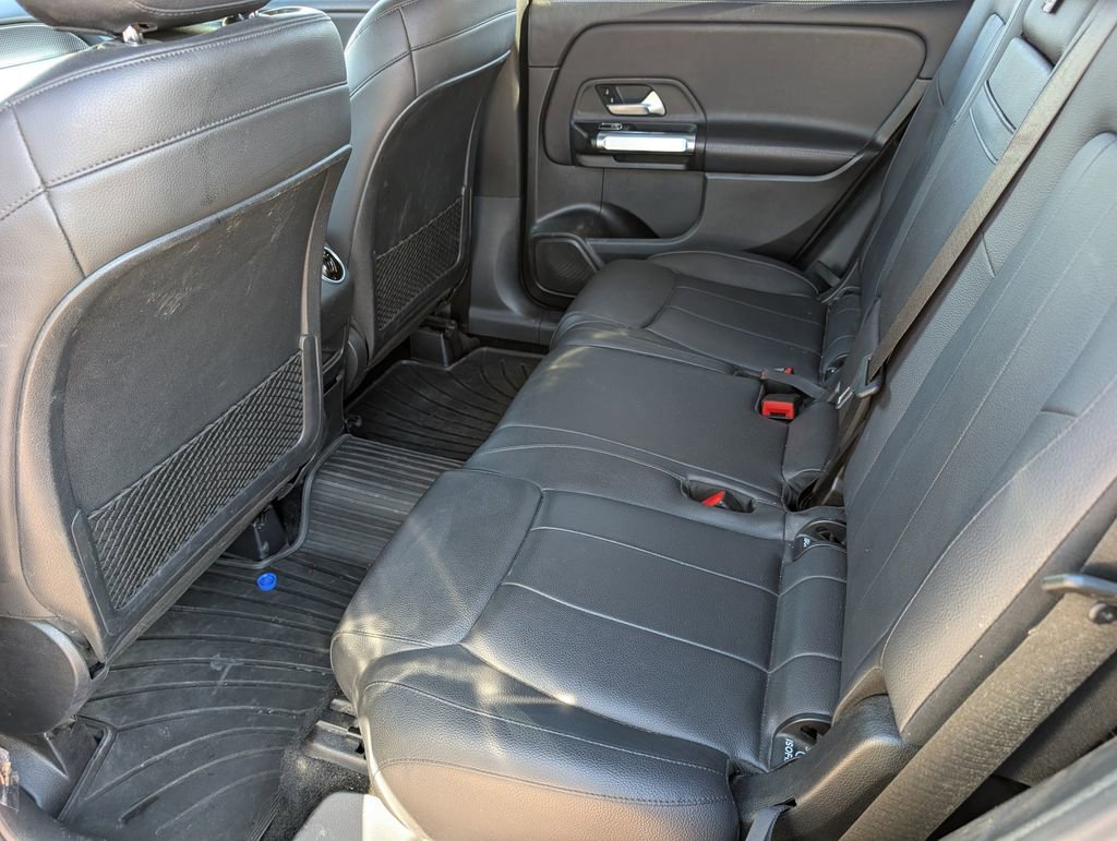 Used 2020 Mercedes-Benz GLB 250 4MATIC w/ Premium Package image 27