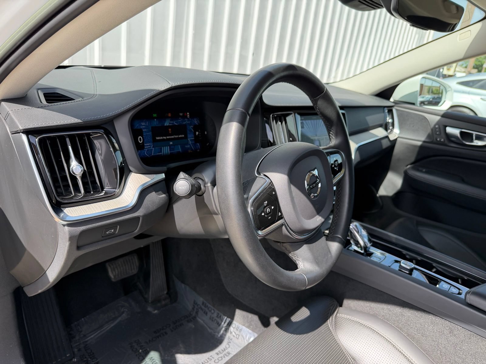 Used 2023 Volvo V60 B5 Cross Country Ultimate AWD/4WD image 18