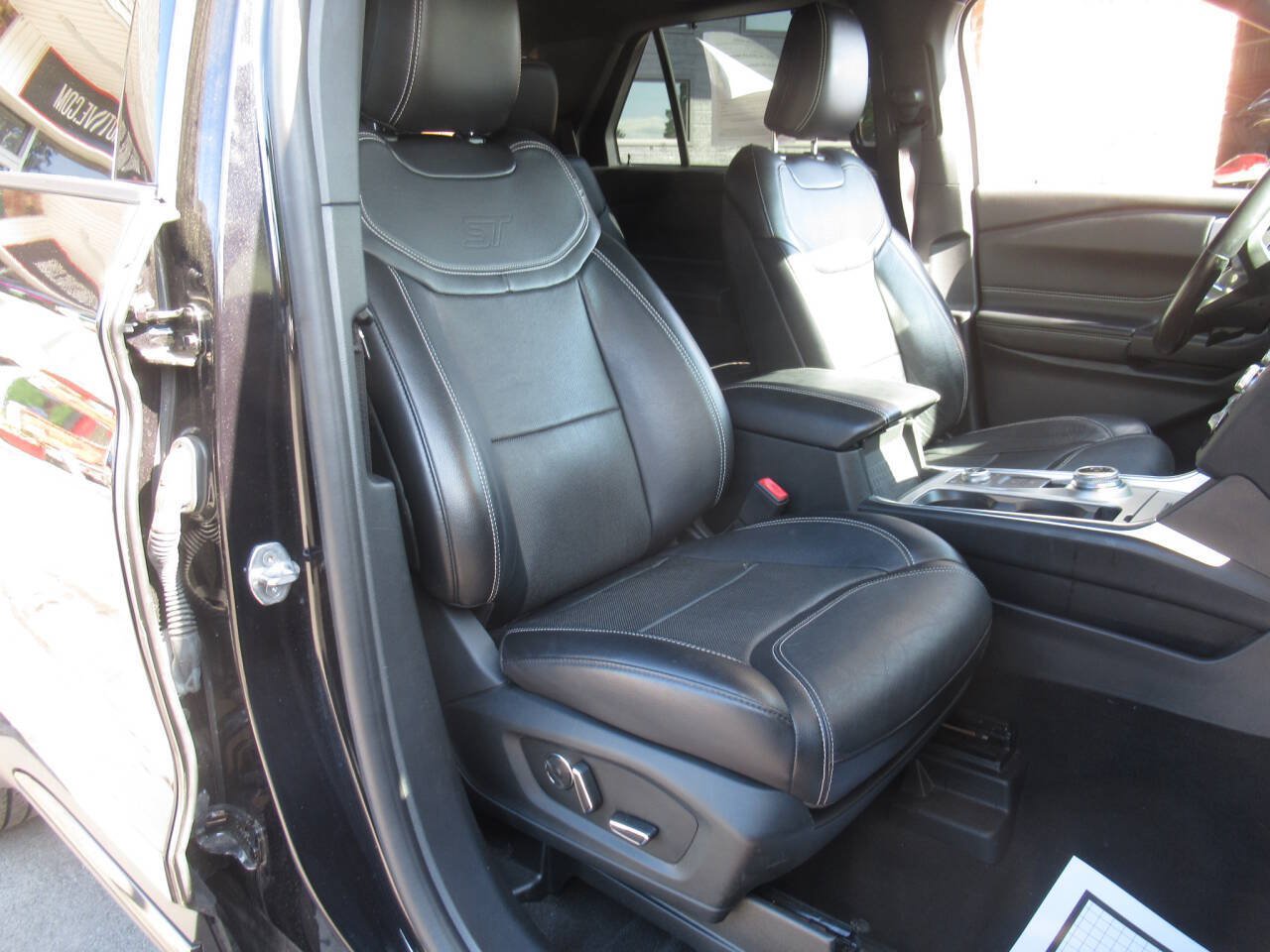 Used 2020 Ford Explorer ST w/ Premium Technology Package AWD/4WD image 11