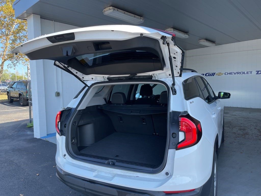 Certified 2022 GMC Terrain SLE w/ Driver Convenience Package image 13
