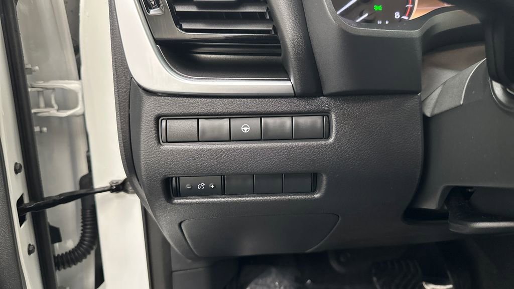 Certified 2023 Nissan Rogue SV image 17