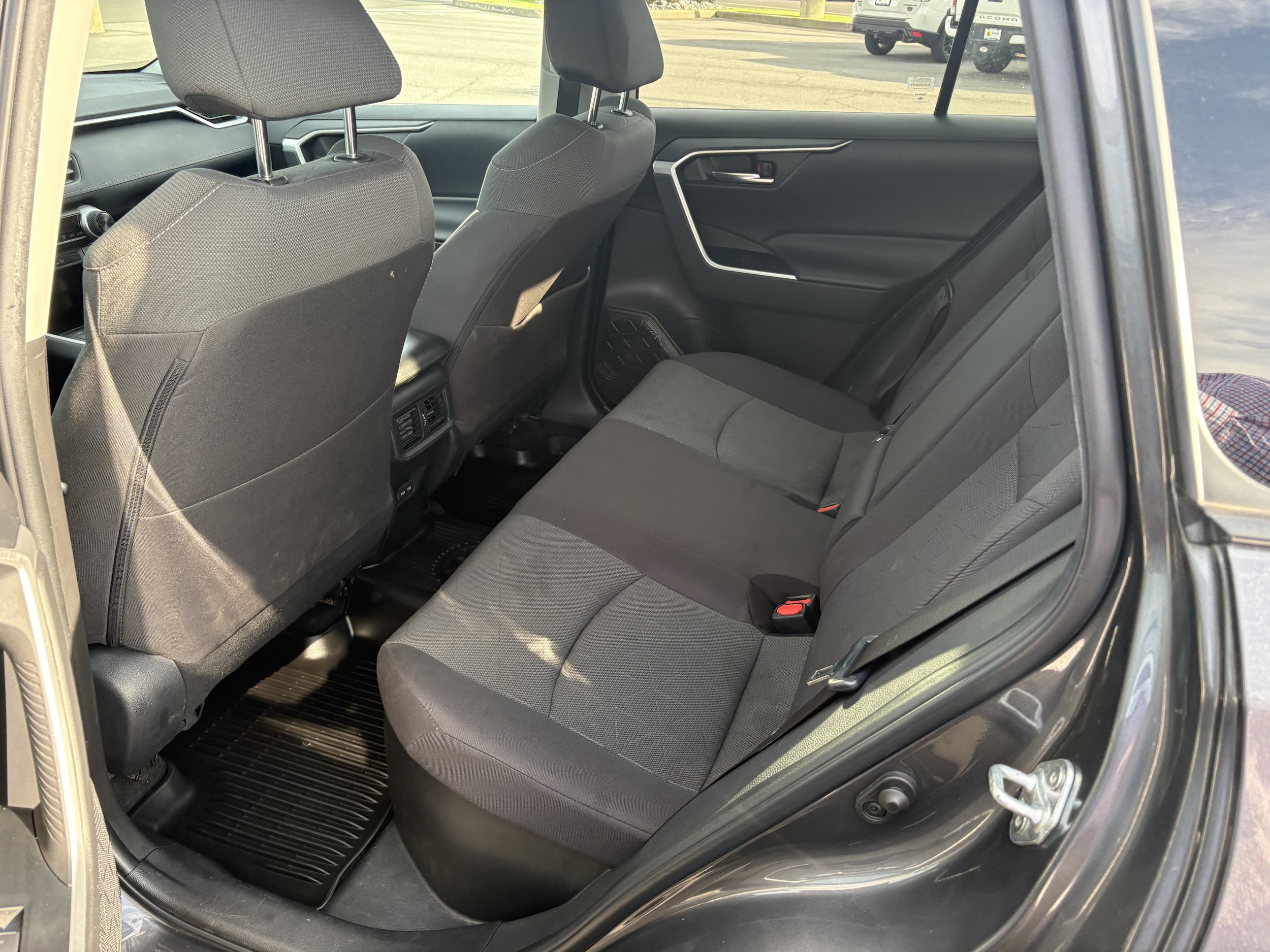 Used 2022 Toyota RAV4 XLE AWD/4WD image 7