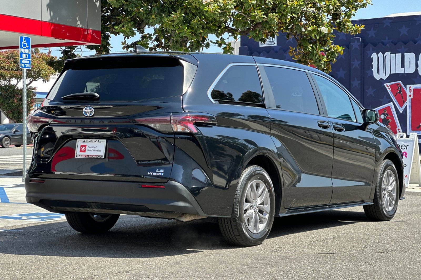 Certified 2023 Toyota Sienna LE FWD image 4