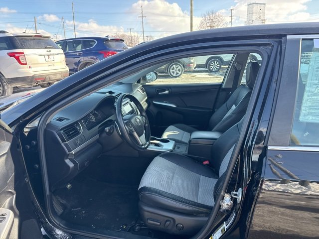 Used 2014 Toyota Camry SE image 9