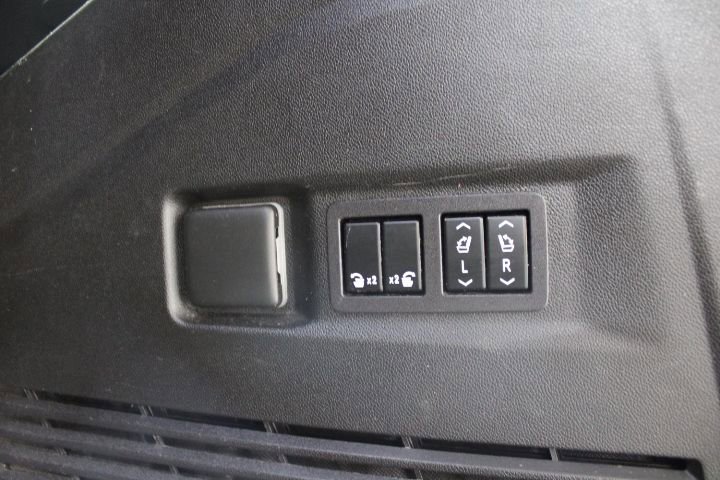 Used 2023 Chevrolet Tahoe High Country AWD/4WD image 16