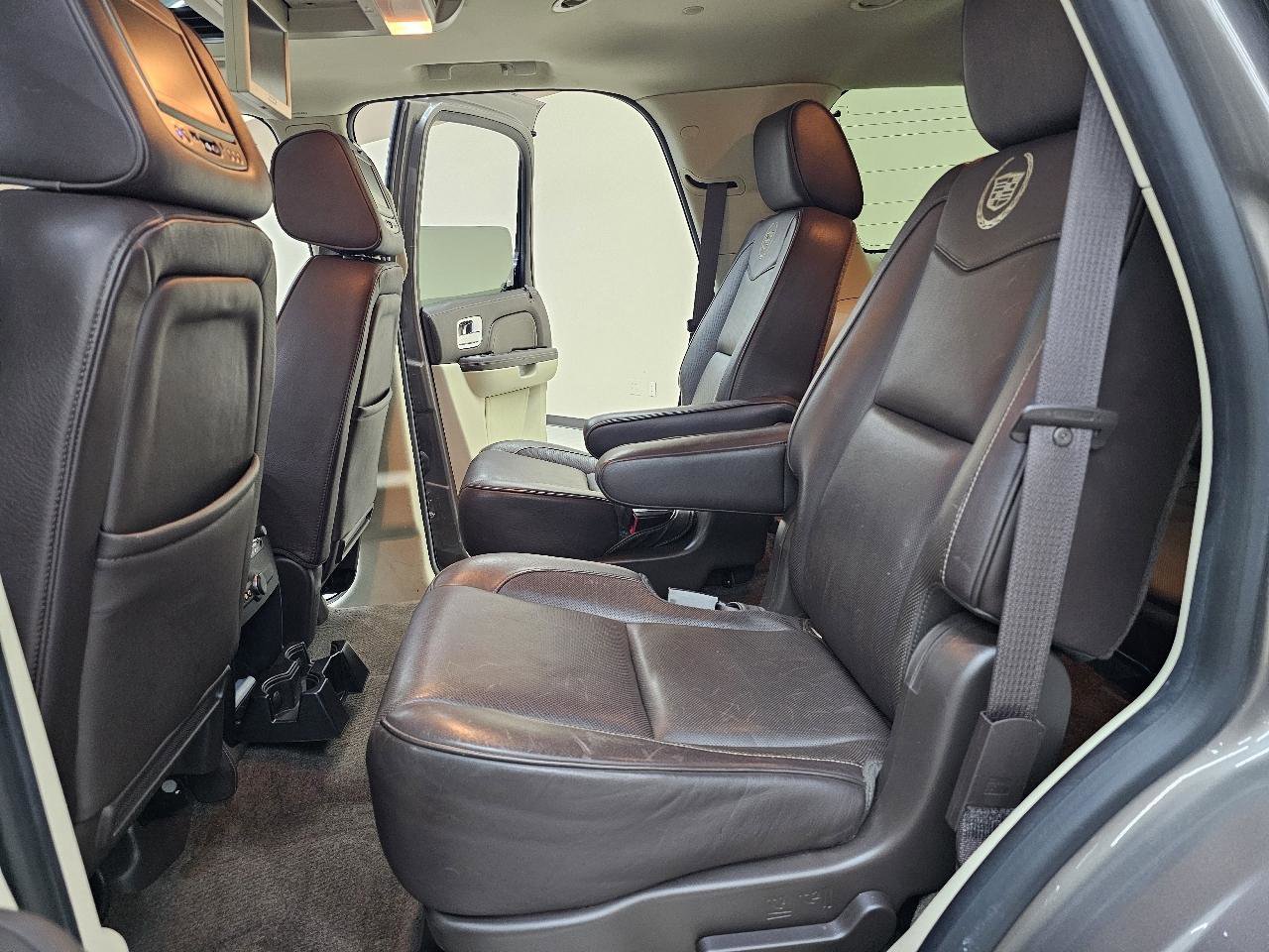 Used 2014 Cadillac Escalade Platinum AWD/4WD image 24