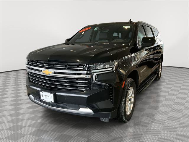Used 2024 Chevrolet Suburban LT image 3