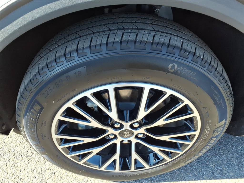 Used 2025 Ford Escape SE w/ PHEV Premium Package FWD image 4