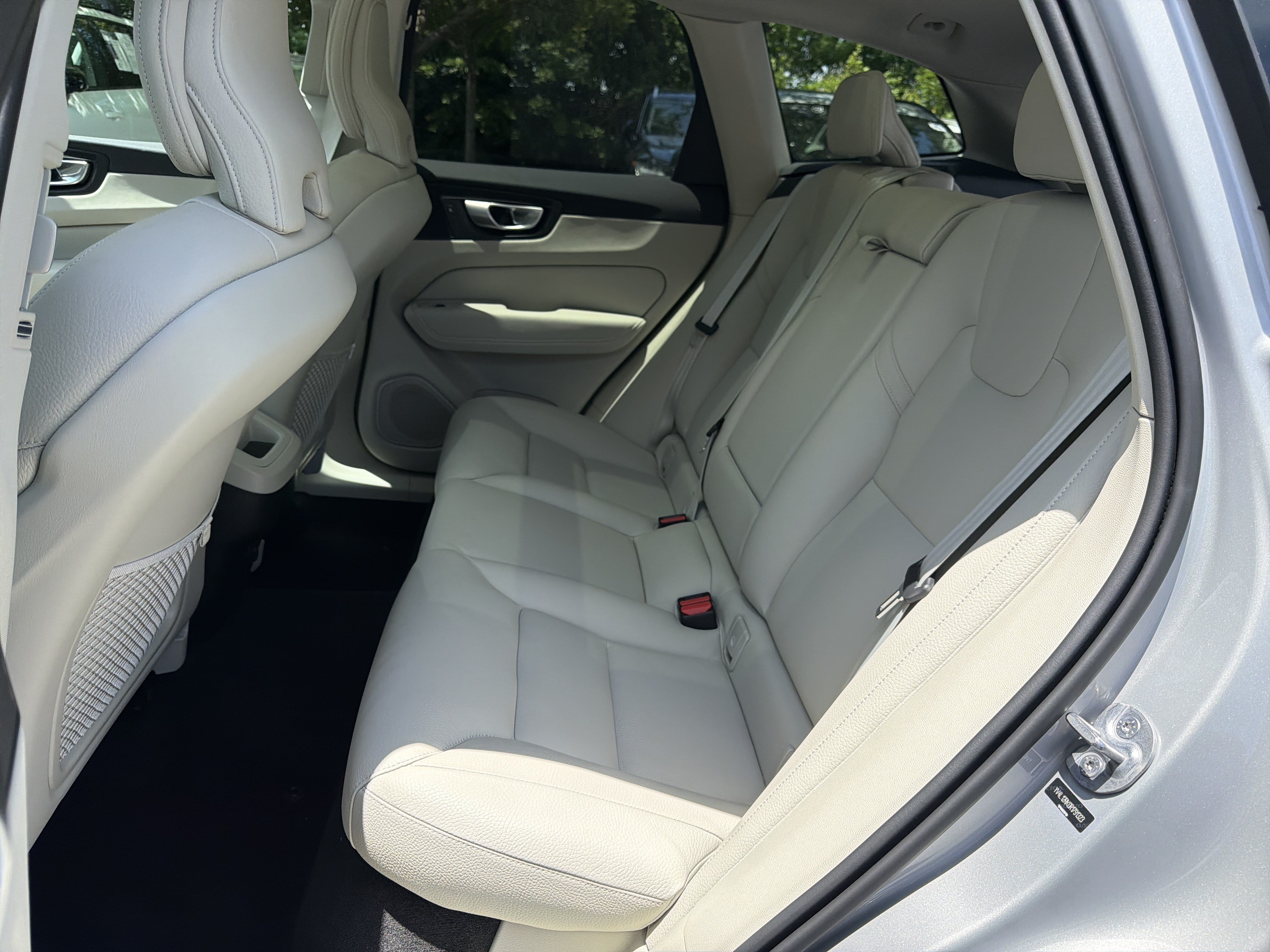 Certified 2024 Volvo XC60 B5 Core w/ Protection Package Premier AWD/4WD image 32