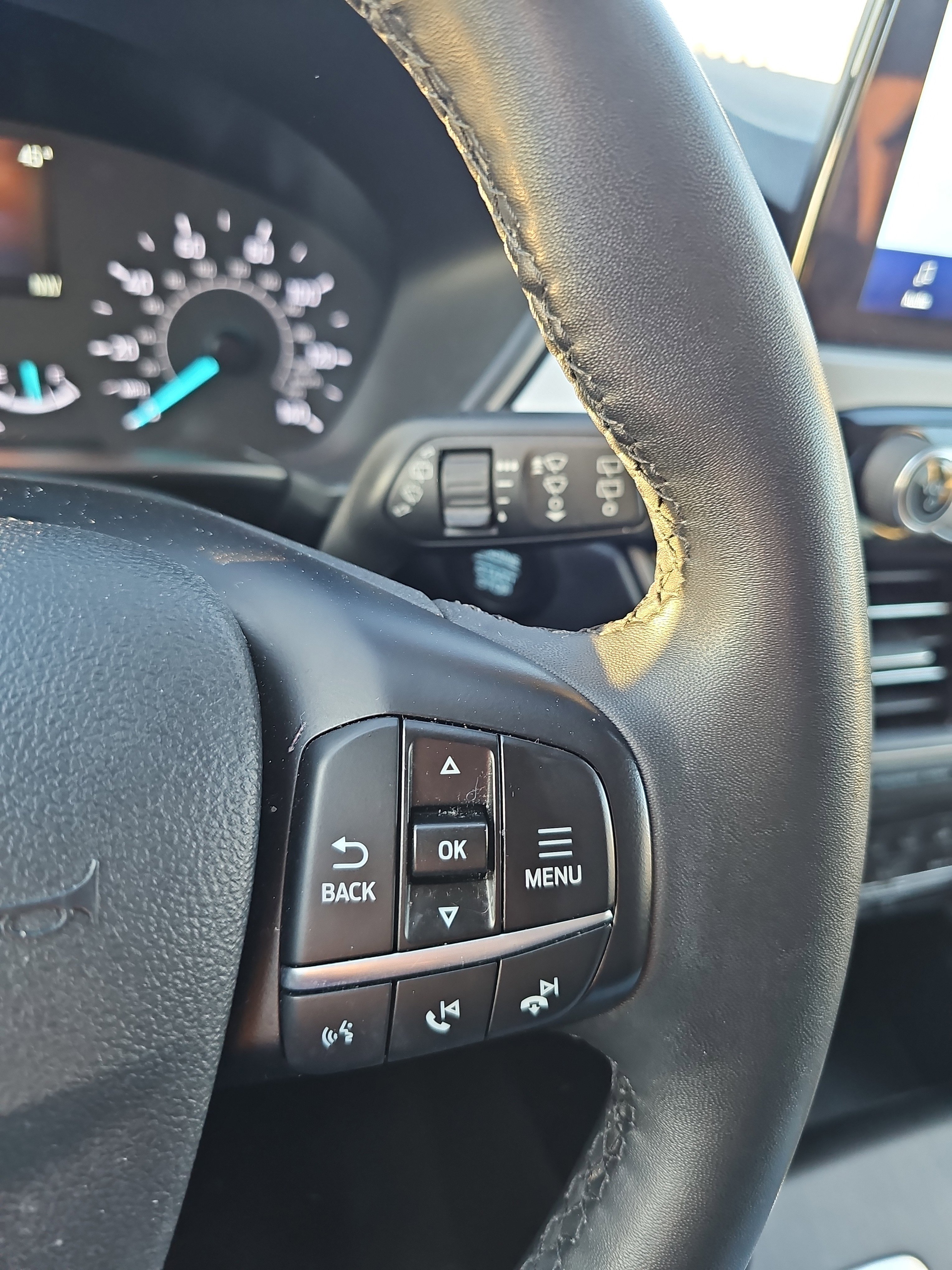 Used 2022 Ford Escape SE w/ SE Sport Appearance Package image 23