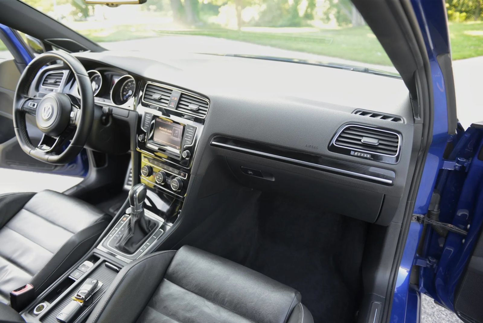 Used 2015 Volkswagen Golf R 4-Door AWD/4WD image 45